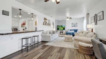 House, Multiple Beds, Hot Tub, City View (223 Northwest Dr) | Living area | Fireplace