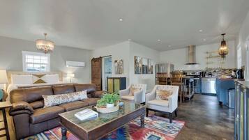 Casa, 1 llit de matrimoni gran, banyera d'hidromassatge (430 GH Tr Sundance) | Sala d'estar