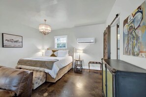 House, 1 King Bed, Hot Tub (430 GH Tr Sundance) | 1 bedroom, individually decorated, individually furnished, free WiFi