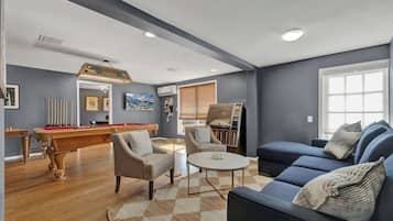 Casa, 1 llit de matrimoni gran, banyera d'hidromassatge (430 GH Tr Sundance) | Sala d'estar