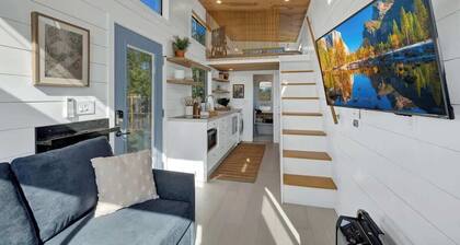 Henley-lux Tiny Home-hot Tub-fire Pit