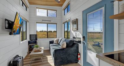 Henley-lux Tiny Home-hot Tub-fire Pit