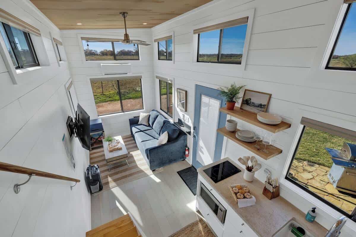 獨棟房屋, 1 張特大雙人床, 熱水浴缸 (430 GH Tr Henley) | 起居區 | MP3 底座