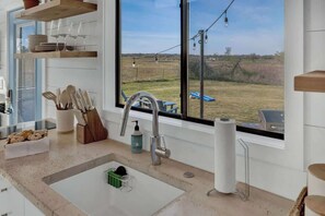 House, 1 King Bed, Hot Tub (430 GH Tr Henley) | Interior