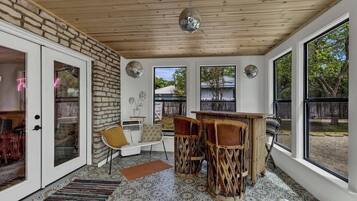 House, Multiple Beds, Hot Tub (130 Maple Blue) | Interior