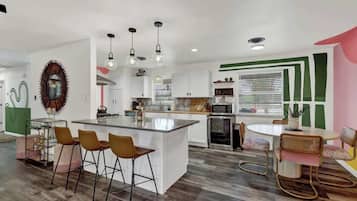 House, Multiple Beds, Hot Tub (130 Maple Blue) | Private kitchen