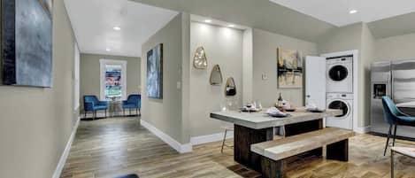 Maison, plusieurs lits, bain à remous, vue ville (503 W San Antonio St) | Intérieur