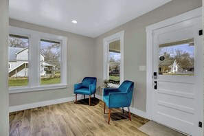 Interior - Chateaux De Callis-walk to Main Street! (Fredericksburg)