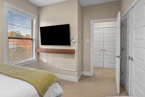 3 habitaciones, escritorio, tabla de planchar con plancha y wifi gratis