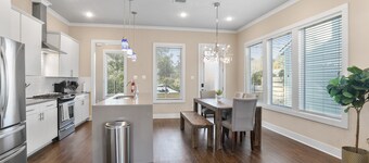 Family Ready Kitchen 3 BR/2.5 Baths 