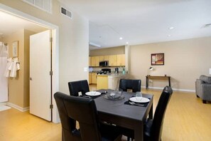 Dining - Private 1BR APT Downtown by RiverWalk (San Antonio)