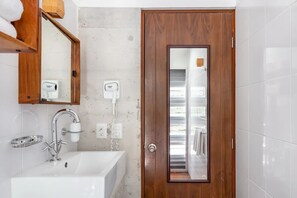 Towels, soap, toilet paper - Design Apartment, 2 Bedroom, Deck and Garden View (Tulum)