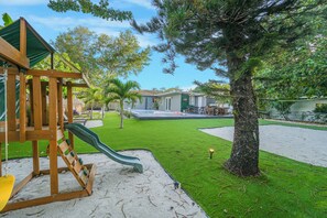Children’s area - Top rated Miami Getaway with Heated Pool & Games (Miami)