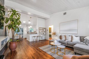 Smart TV - Top rated Miami Getaway with Heated Pool & Games (Miami)