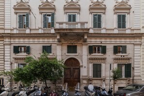 Exterior - MM Ottaviano - One step away from the Vatican Apartment. (Roma)