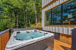 Outdoor spa tub - Indoor Pool l Hot Tub l Mountain Escape  (Sevierville)