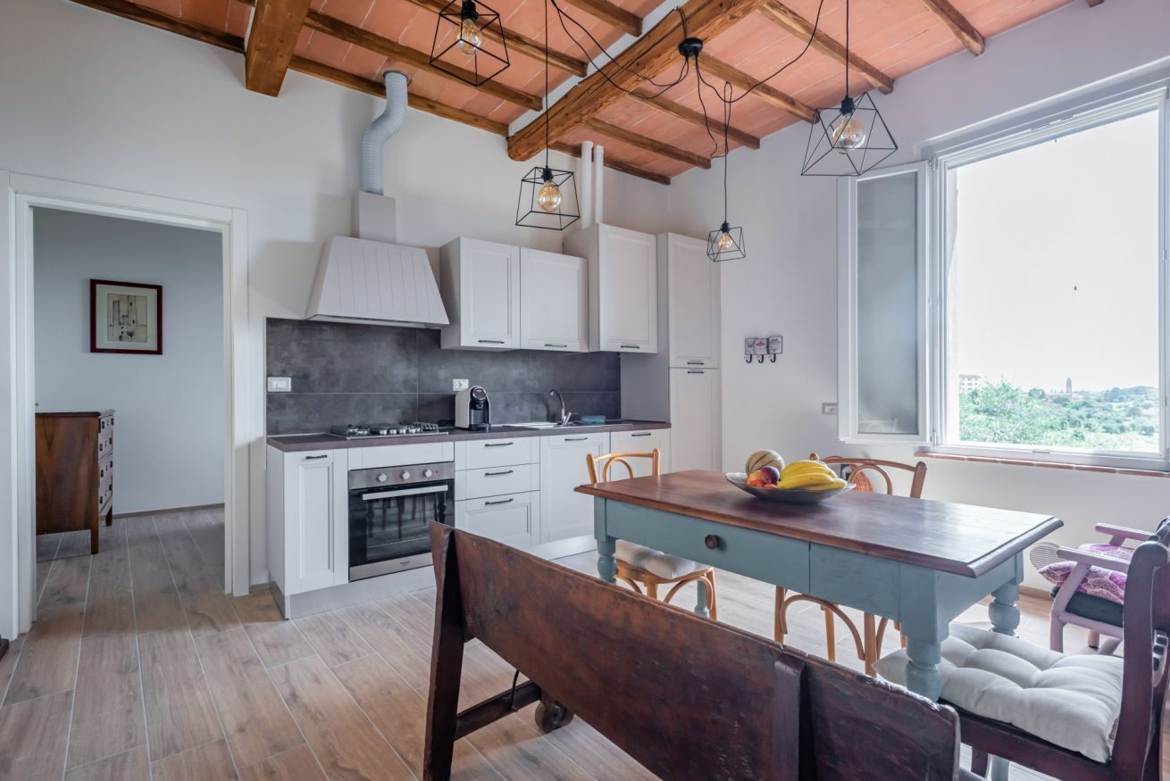 Microondas, horno, placa de cocina y lavavajillas