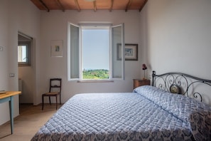 3 Schlafzimmer, Bügeleisen/Bügelbrett