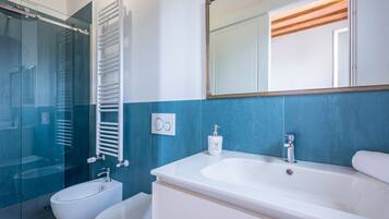 Douche, bidet