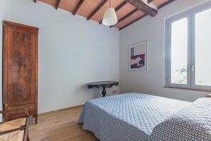 3 bedrooms, iron/ironing board