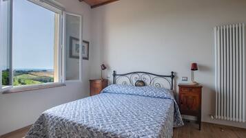 3 chambres, fer et planche Ă repasser
