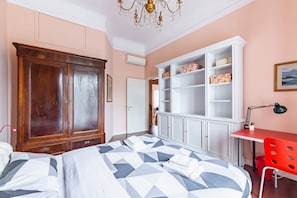 2 bedrooms - GuestHost - Elegant apartment of 80 sqm, able to accommodate up to 5 people, located on the 2nd floor of a building equipped with a lift (NOT suitable for disabled people - some steps to access). The property is located in the Stibbert/Statuto area, a li (Firenze)