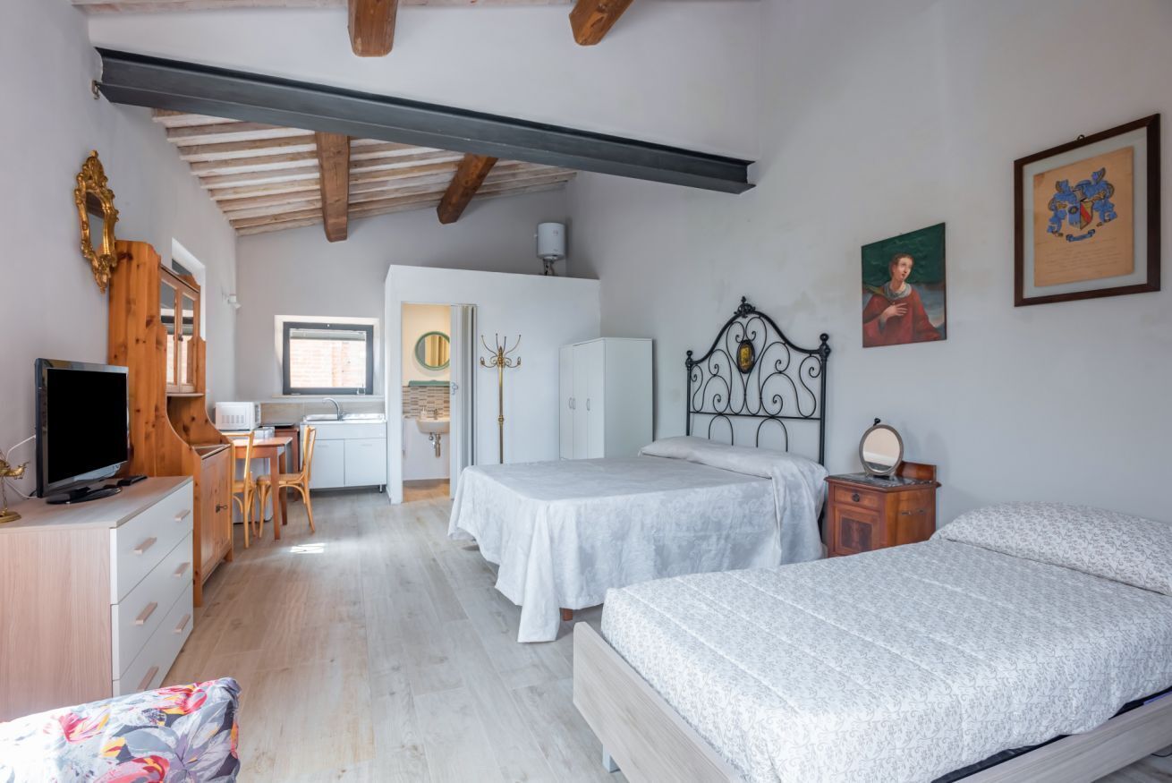 Iron/ironing board, Internet, bed sheets