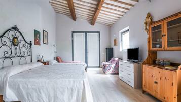 Strykjärn/strykbräda, internet och sängkläder