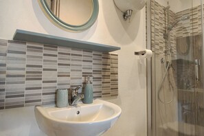 Unclassified image, 4 of 16, button