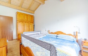 2 Schlafzimmer, Reisekinderbett, kostenloses WLAN, Bettwäsche