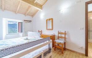 2 dormitorios, cuna de viaje, wifi gratis y ropa de cama