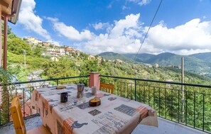 Outdoor dining - 2 bedroom lovely home in Tribogna (Tribogna)