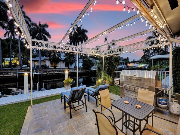 屋外ダイニングエリア