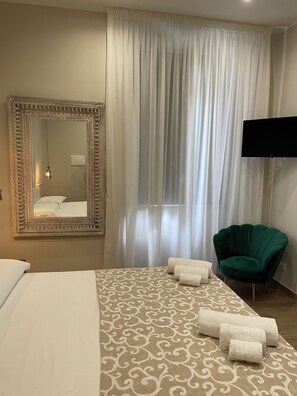 Superior Double Room, Private Bathroom, City View | In-room safe, desk, blackout curtains, iron/ironing board - La Cattedrale Affittacamere (Reggio Calabria)