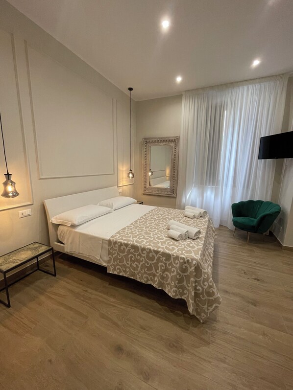 Superior Double Room, Private Bathroom, City View