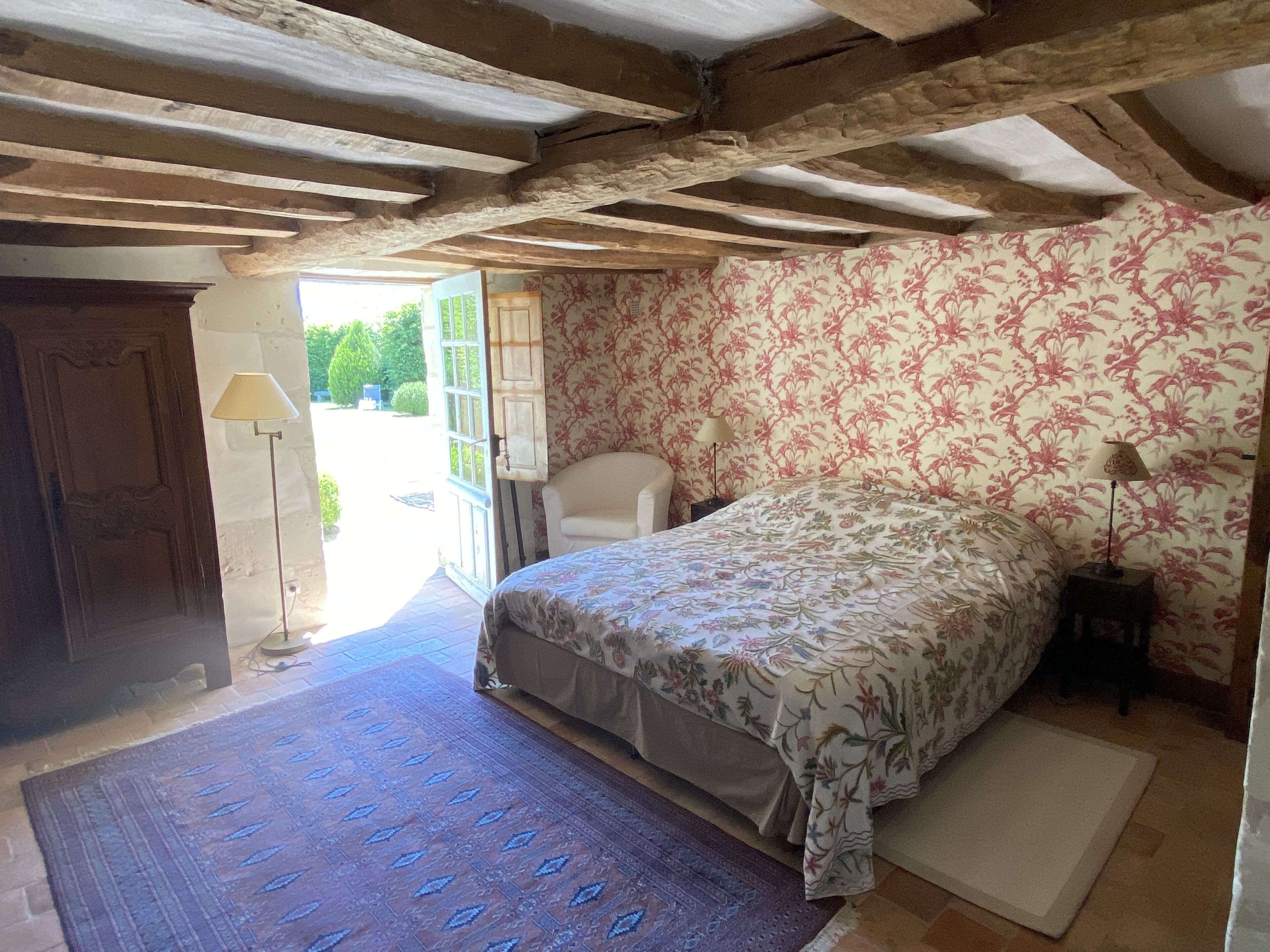 4 bedrooms, desk, iron/ironing board, free WiFi