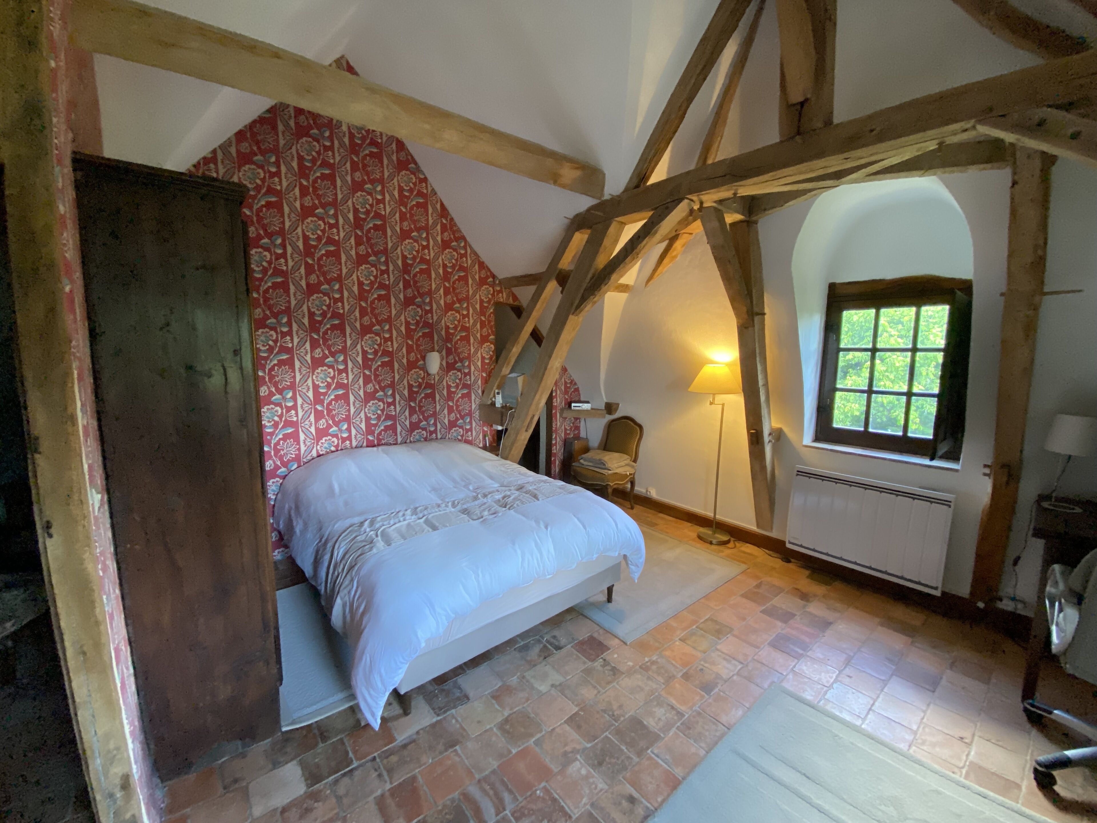 4 slaapkamers, een bureau, een strijkplank/strijkijzer, gratis wifi