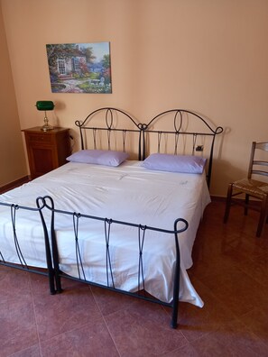 Classic Room | Iron/ironing board - La casa delle fate (Giave)