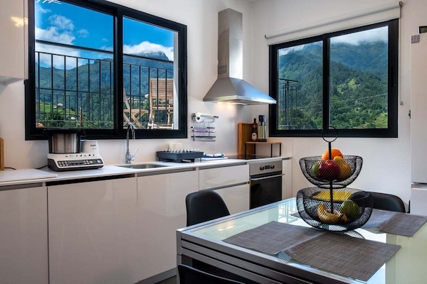 Réfrigérateur, micro-ondes, four, cafetiÚre/bouilloire