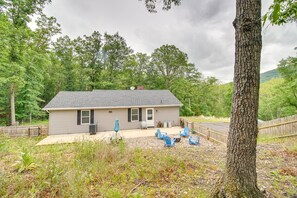 Exterior - Cozy Home in Star Tannery w/ Private Backyard! (Star Tannery)