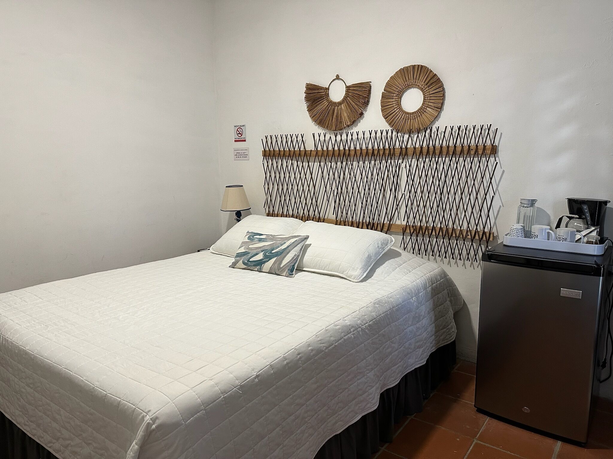 Cubrecamas, caja de seguridad en la habitación y cortinas blackout 