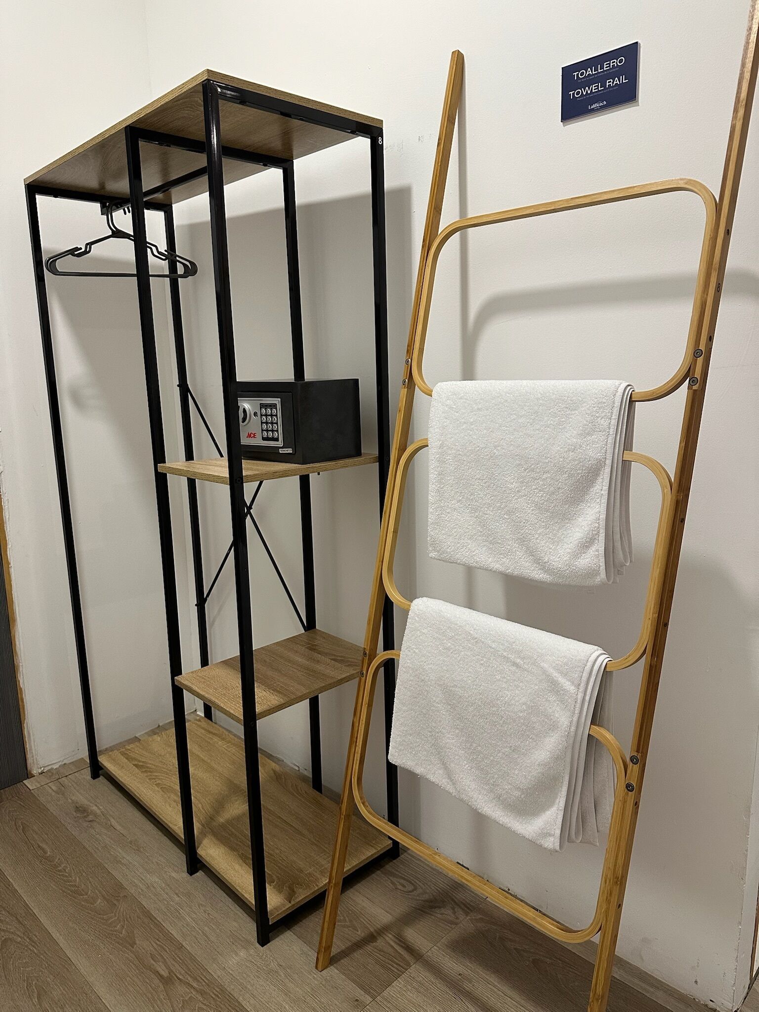 Habitación doble Deluxe, 2 camas Queen size, baño privado, vista a la playa | Edredón, caja de seguridad en la habitación y cortinas blackout 