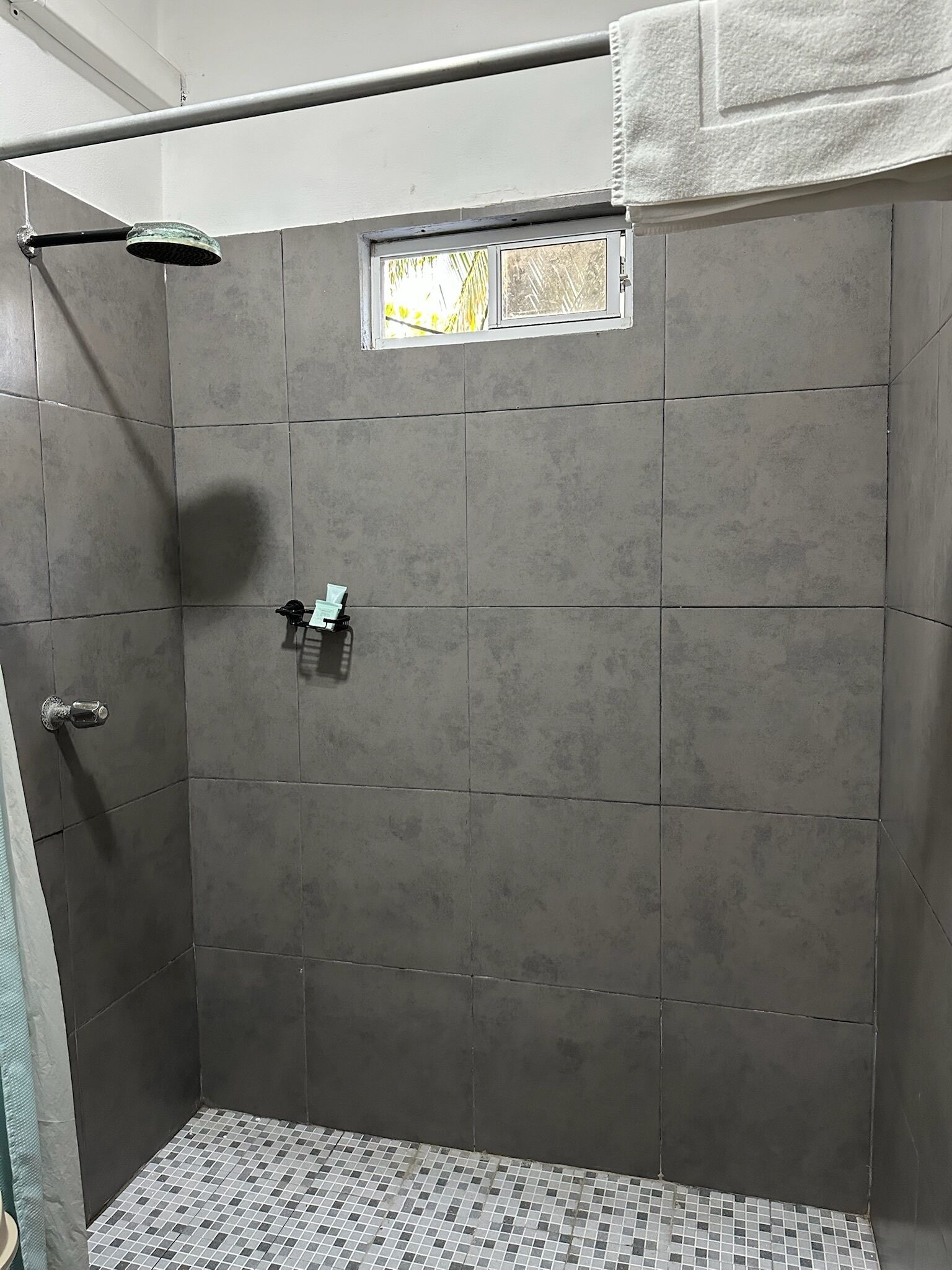 Comfort Double Room, 2 Double Beds, Private Bathroom, Beach View | Bathroom