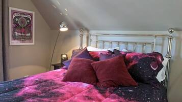 1 bedroom, desk, iron/ironing board, WiFi