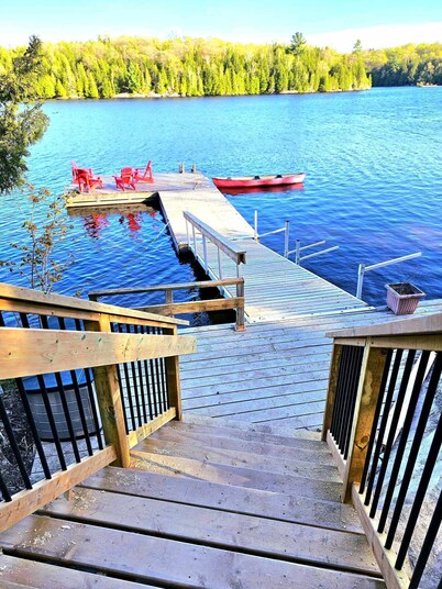 Firefly Hut - Cheerful 6-bedroom cottage with serene beauty