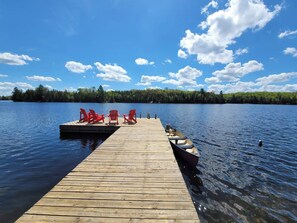 Property grounds - Firefly Hut - Cheerful 6-bedroom cottage with serene beauty (McKellar)