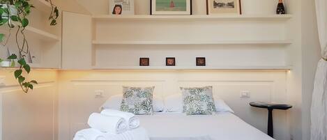 Schreibtisch, WLAN, Bettwäsche