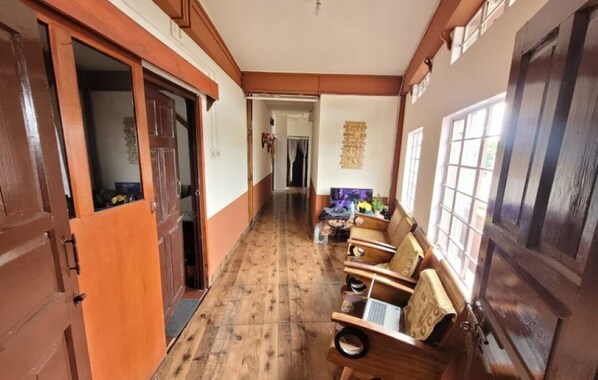 Interior - White clouds - Apartment 6 (Shillong)