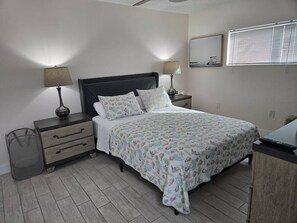 2 Schlafzimmer, Schreibtisch, Bügeleisen/Bügelbrett, Reisekinderbett