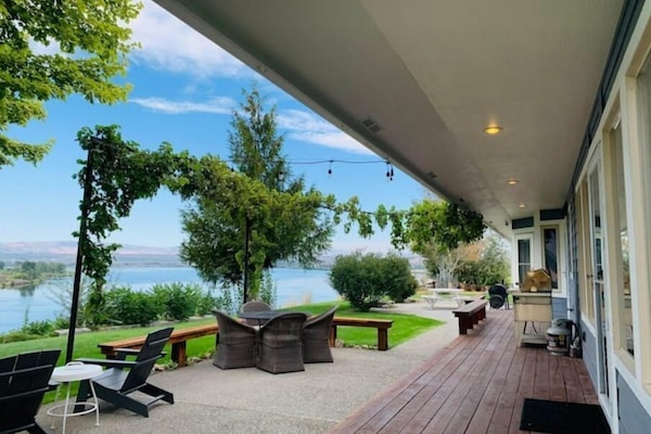 Outdoor entertaining area.